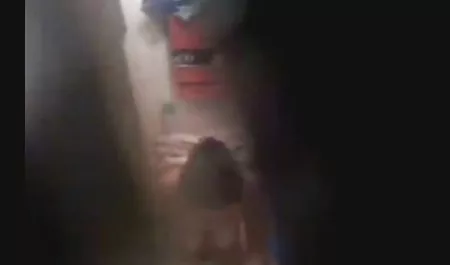 زیبایی بالغ به نوجوان می آموزد زیباترین عکسهای سکسی که چگونه خروس را بکشد