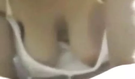 نینا و ونسا الاغ انگشت یکدیگر را لگد زیباترین سکس ها می زنند