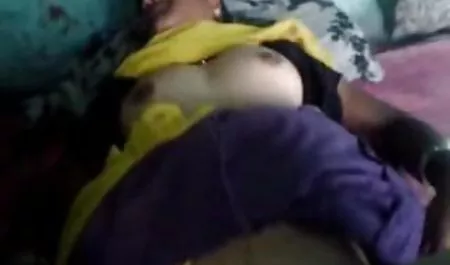 مادربزرگ Bigbooty عاشق خروس های جوان در درون او است سکس زیباترین دختر