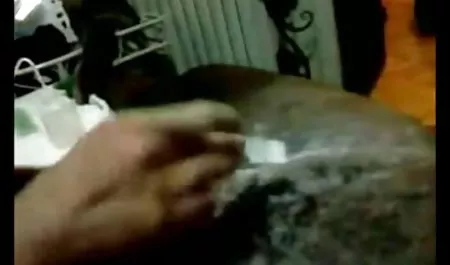 دختر با جوانان بزرگ زیباترین باسن سکسی رئیس خود را خوشحال می کند